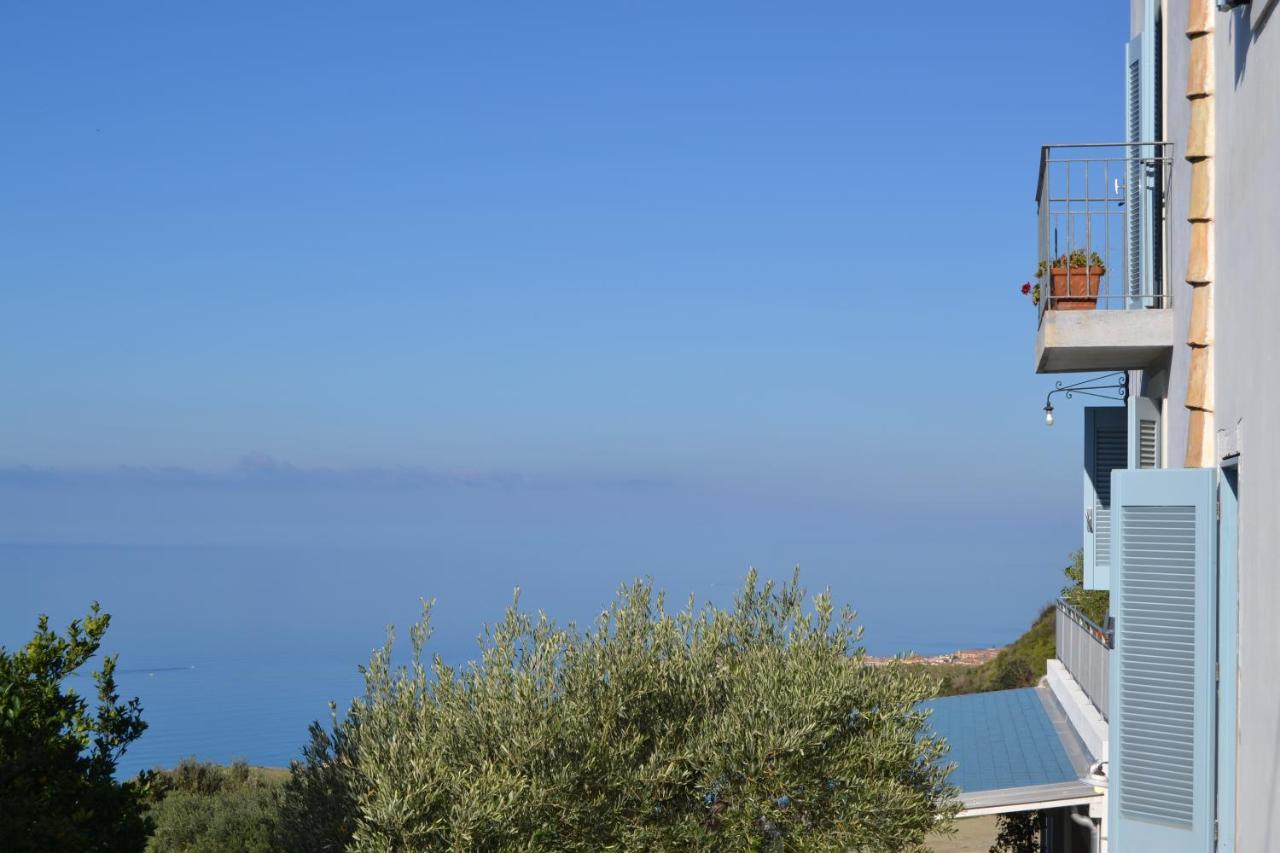 Borgo Rosso Di Sera Resort San Lucido Exterior photo