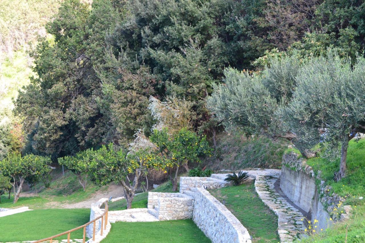Borgo Rosso Di Sera Resort San Lucido Exterior photo